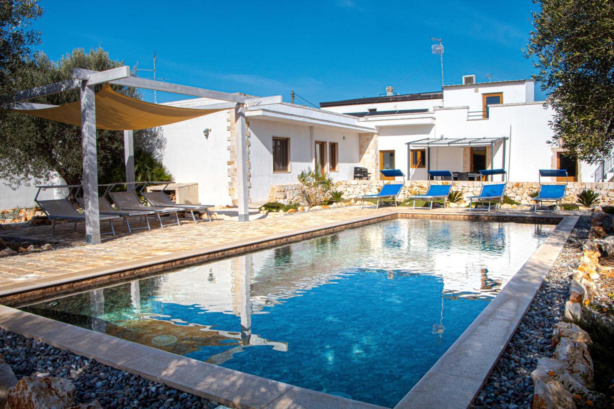 Villa With Trullo And Pool, Alberobello Bagian luar foto