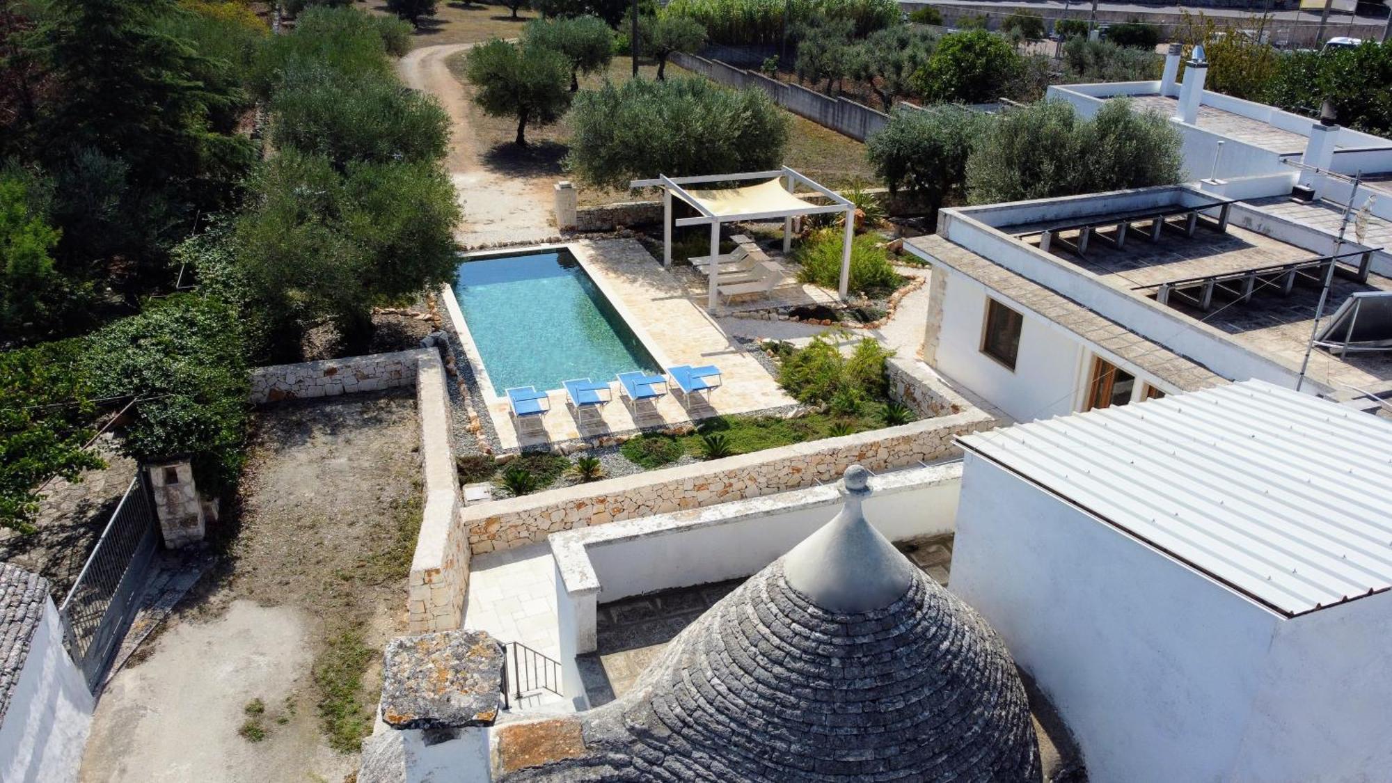 Villa With Trullo And Pool, Alberobello Bagian luar foto